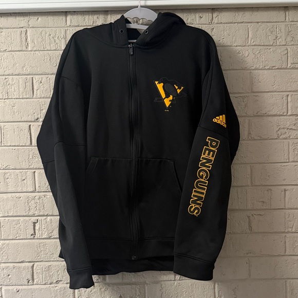 Adidas Pittsburgh Penguins NHL Climawarm Black Hoodie with Yellow Logo - Picture 1 of 11